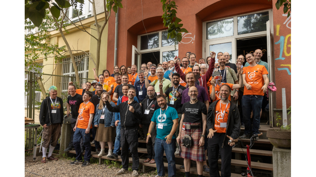 Photo de groupe de la MiniDebConf 2024 à Berlin